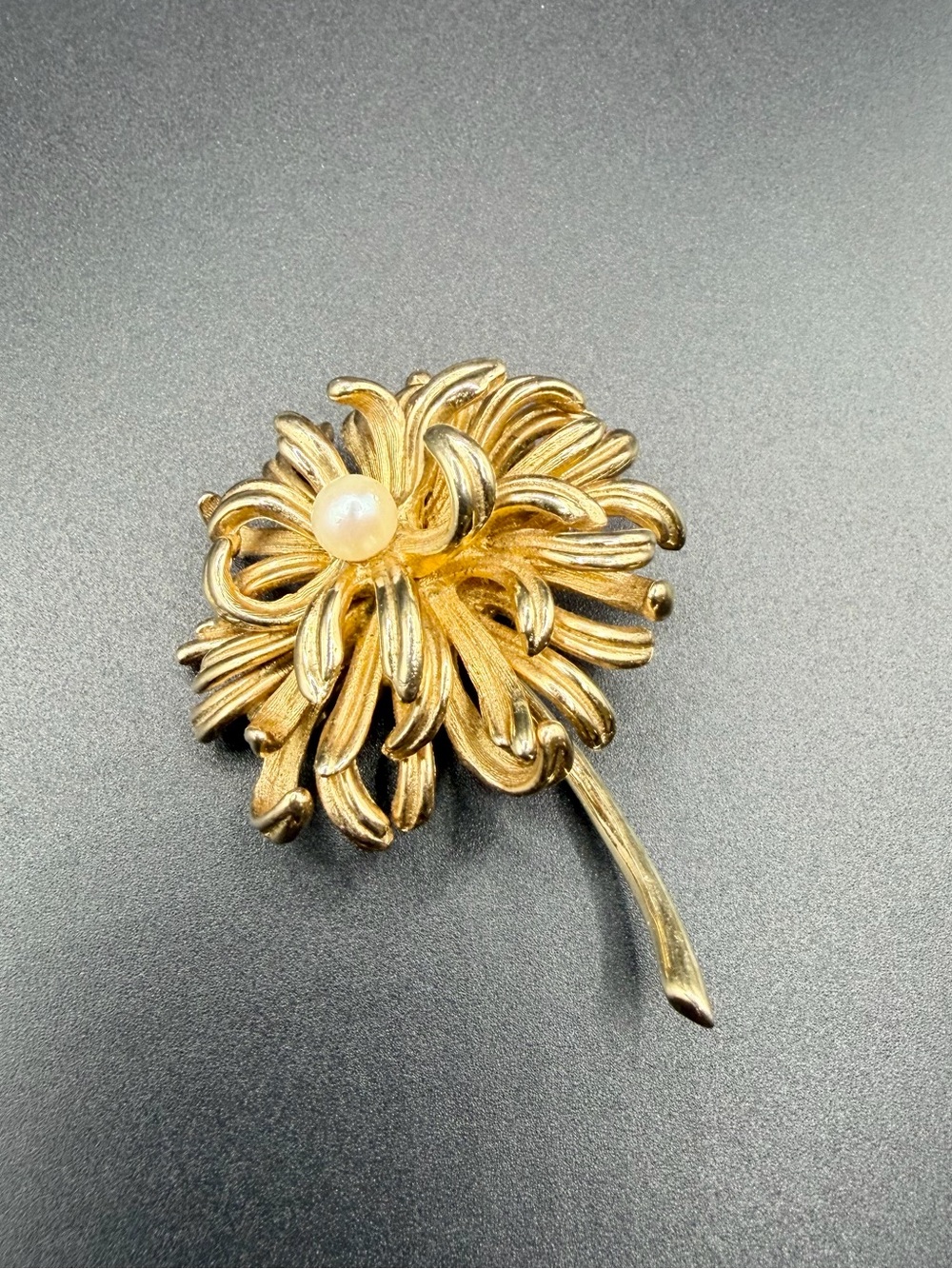 Vintage Marcel Boucher Chrysanthemum 8374 Pin Brooch Gold Tone / Cultured Pearl